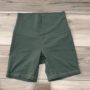 Align high rise shorts 6”